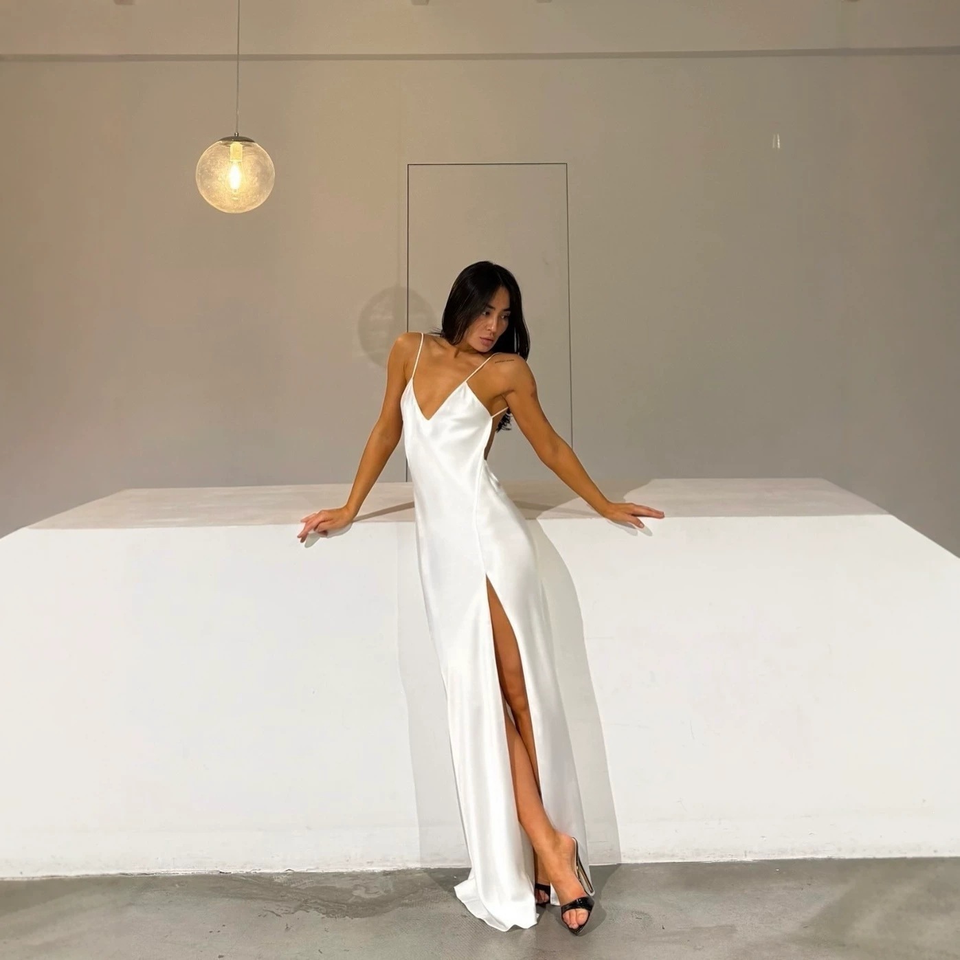 Белое атласное вечернее платье – обзор и цена Elegant Satin Evening Gown Split