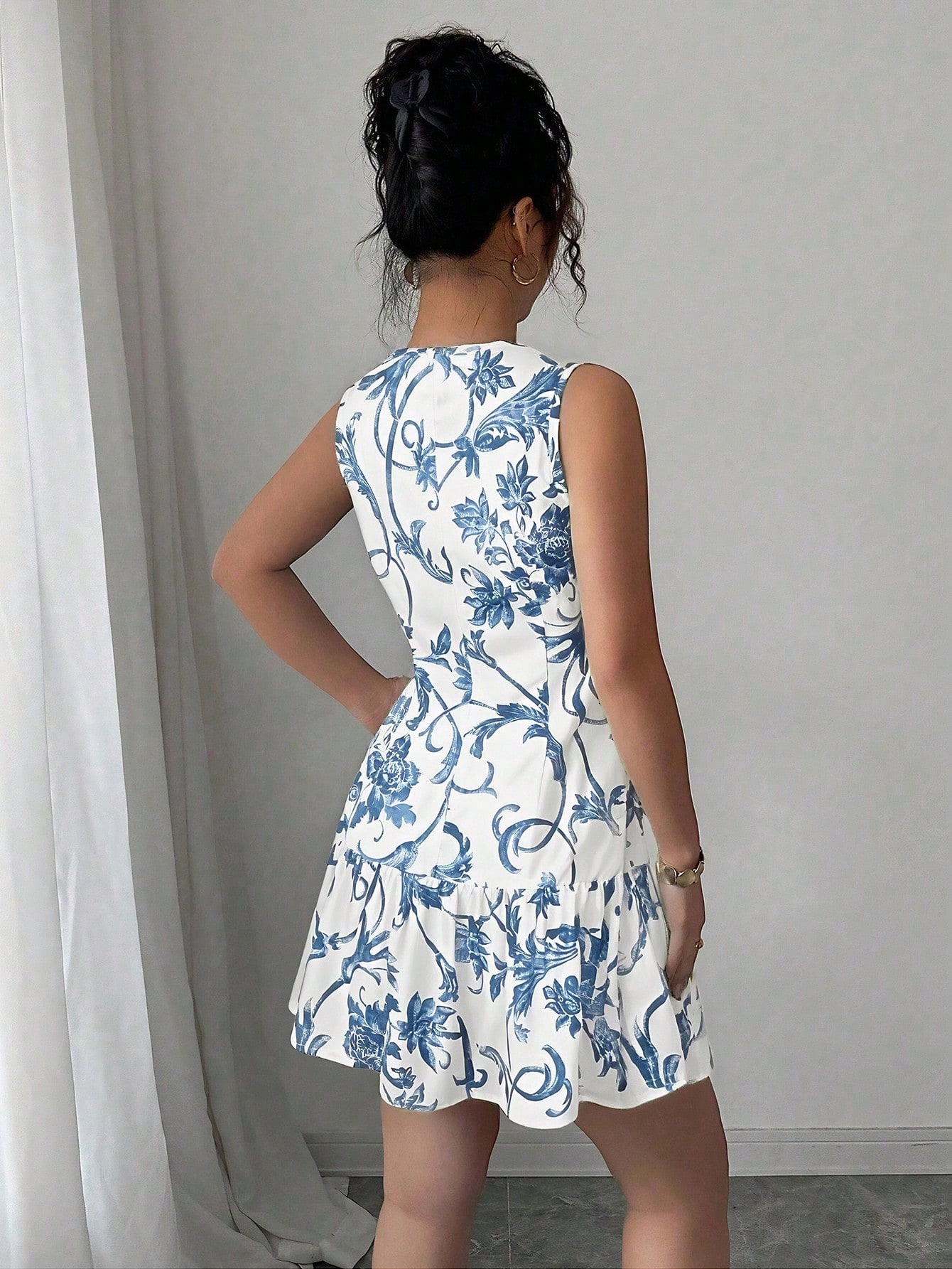Женское мини-платье без рукаво – обзор и цена French Vintage Floral Midi Dress